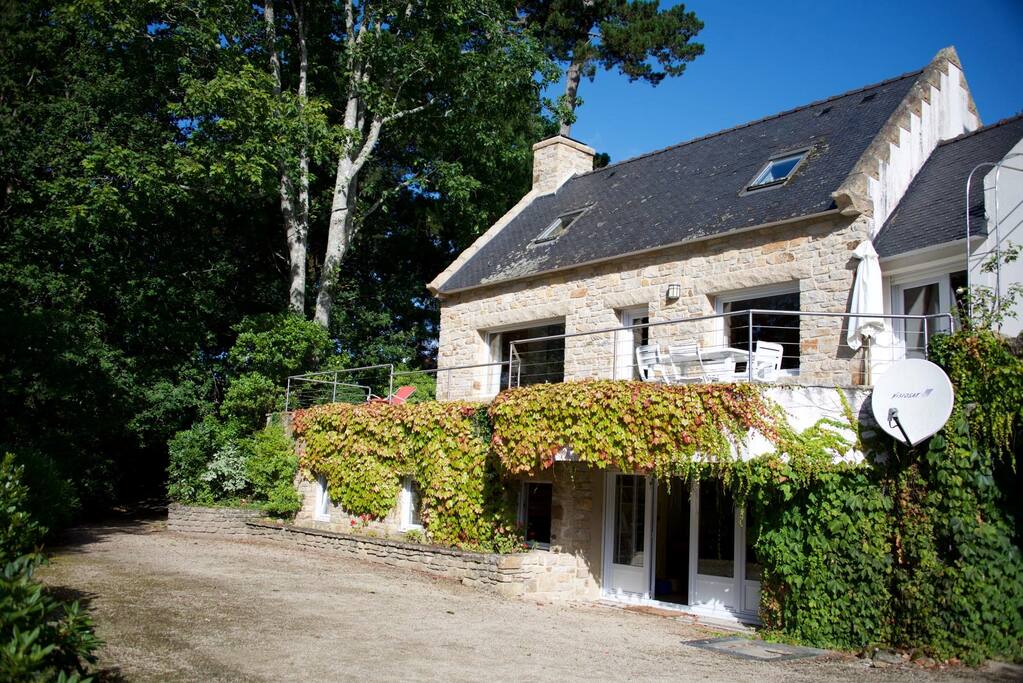 La maison indépendante (mitoyenne du propriétaire)
