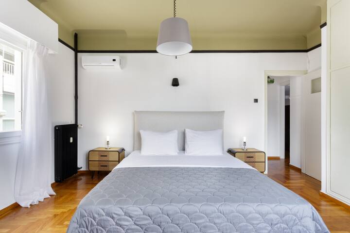 Remodeled Eclectic Design Apartment with City View gallery image 2