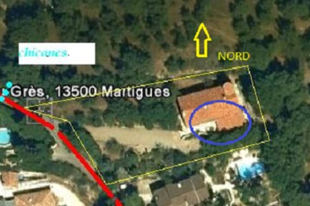 vue de haut: le T3 est entouré de bleu