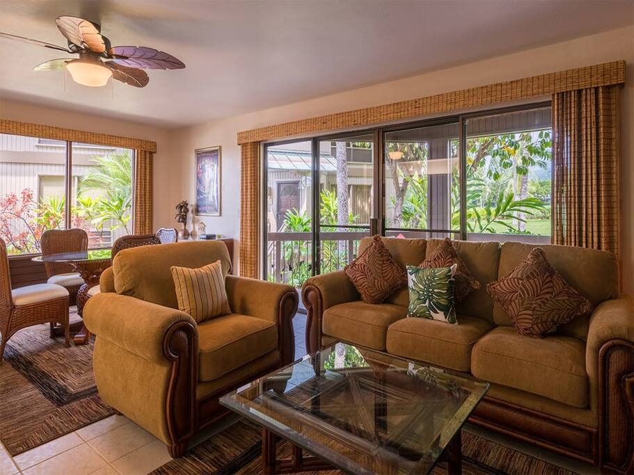 kamaole-sands_1fv_801_livingroom1.jpg