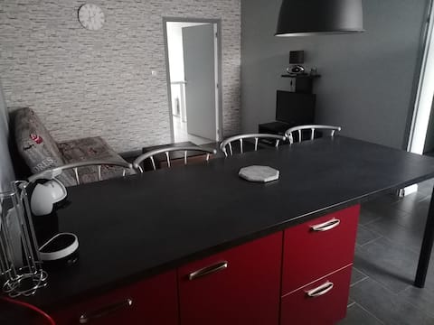 Quiet apartment with parking & pets allowed