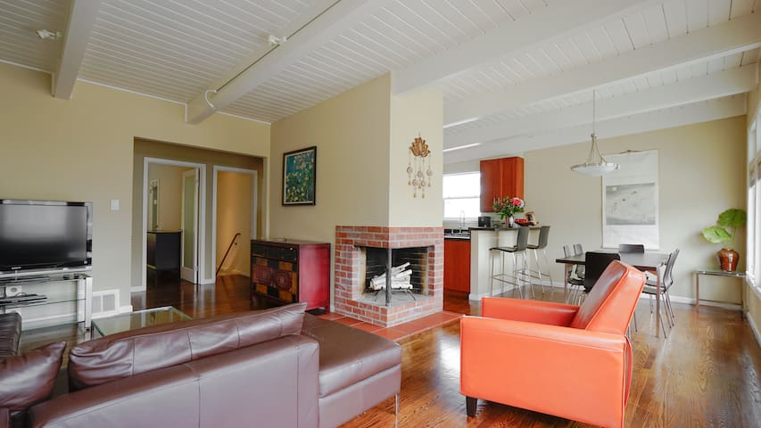 Twin Peaks Mid-centrury Modern house w/ Bay View