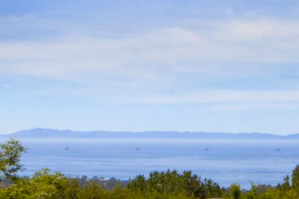 Head on, unobstructed view to the ocean from bedroom.