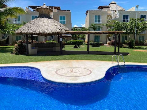 Aqua Marina Acapulco. Roofgarden/Private Jacuzzi