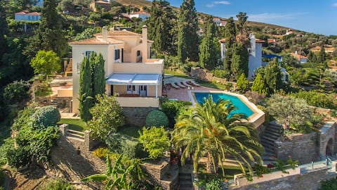 Hortensia Villa | Infinity Pool & Marvelous Garden