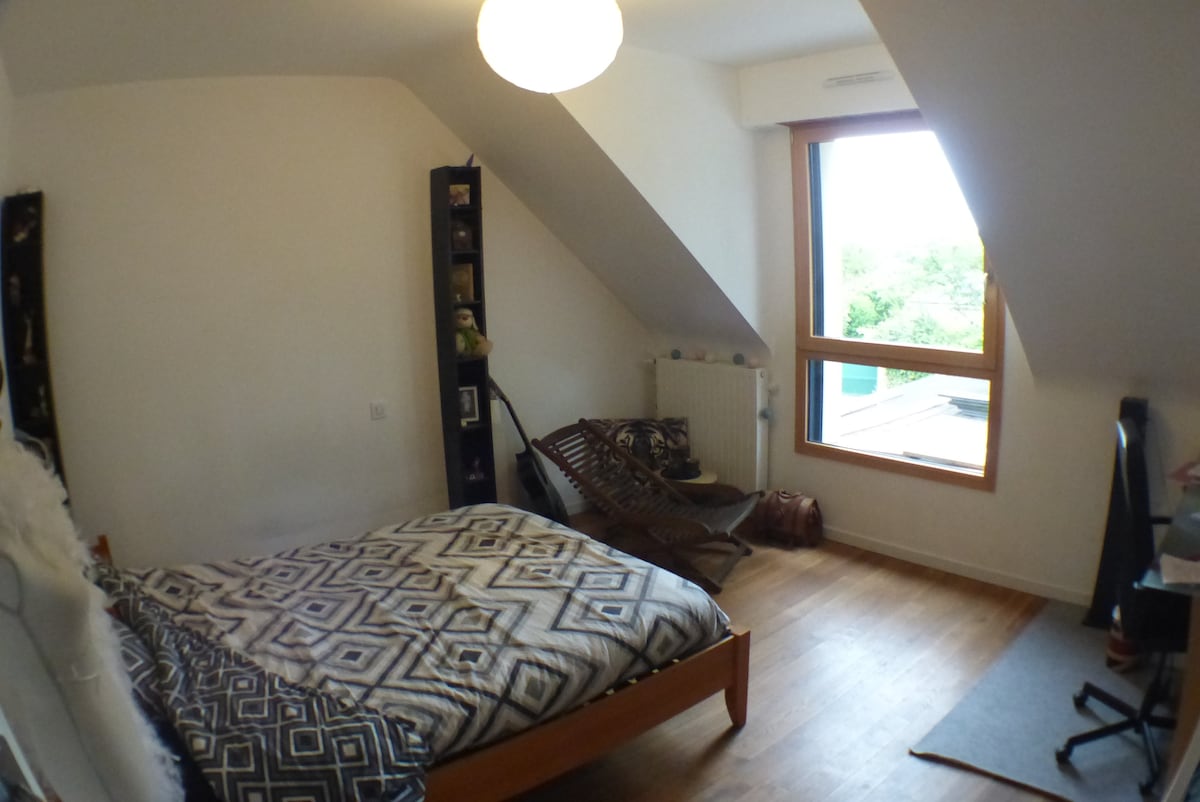 Chambre double "Chloé" avec son lit 140x200 // Total : 3 Chambres doubles + 1 chambre double ou triple + 1 chambre Double ou 4 personnes