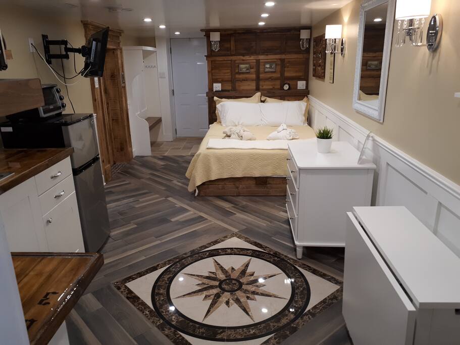 Bachelor Unit
