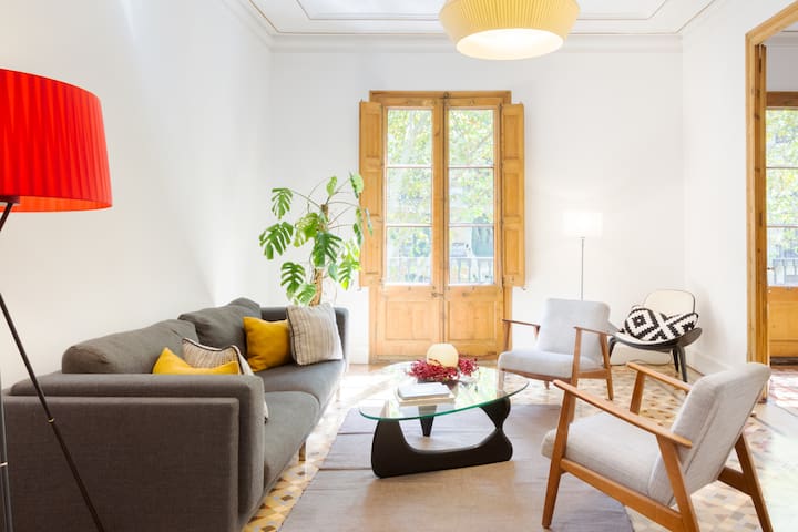 Magnificient modernist apartment in the heart of the city.