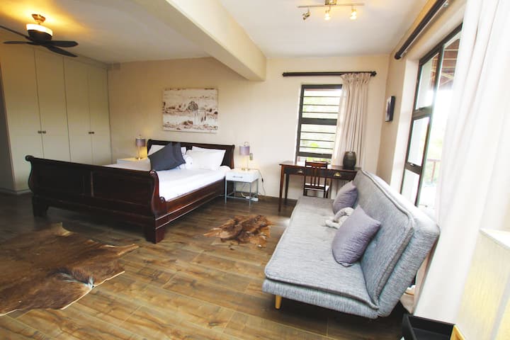 楼下2号卧室，套房，步行到泳池甲板