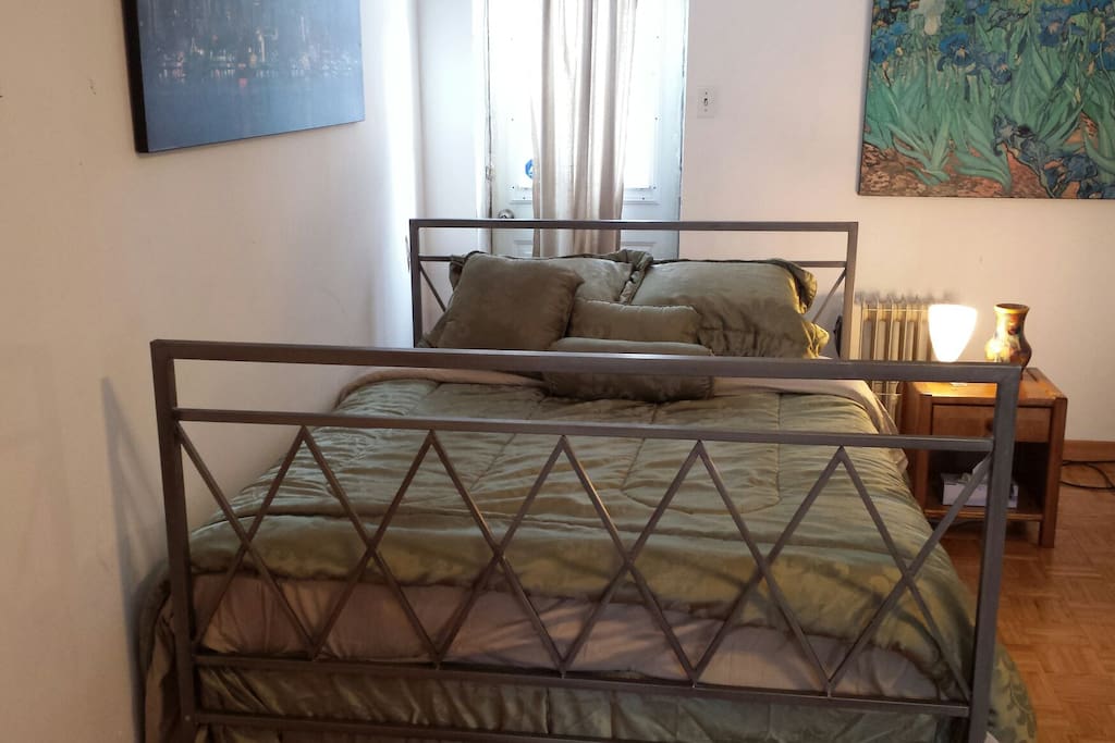 Queen size bed