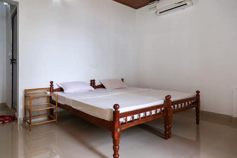 Lovedale Lakeside Homestay room 3 Private Room