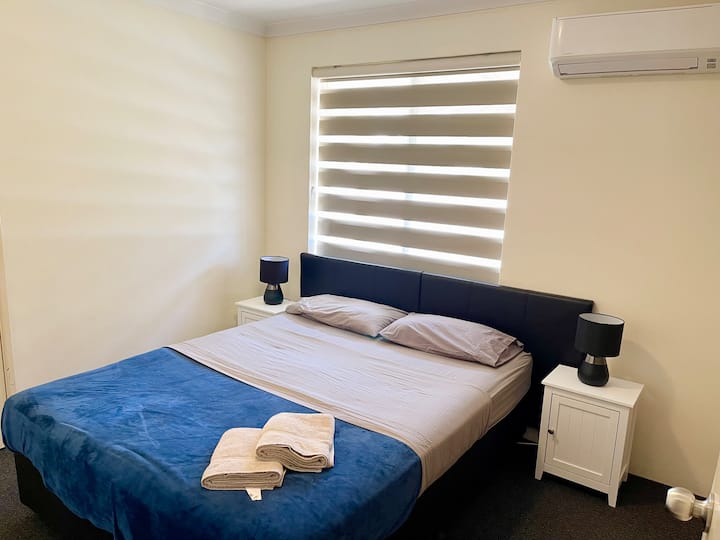 Спалня 3

1 двойно легло (2 - ма души)