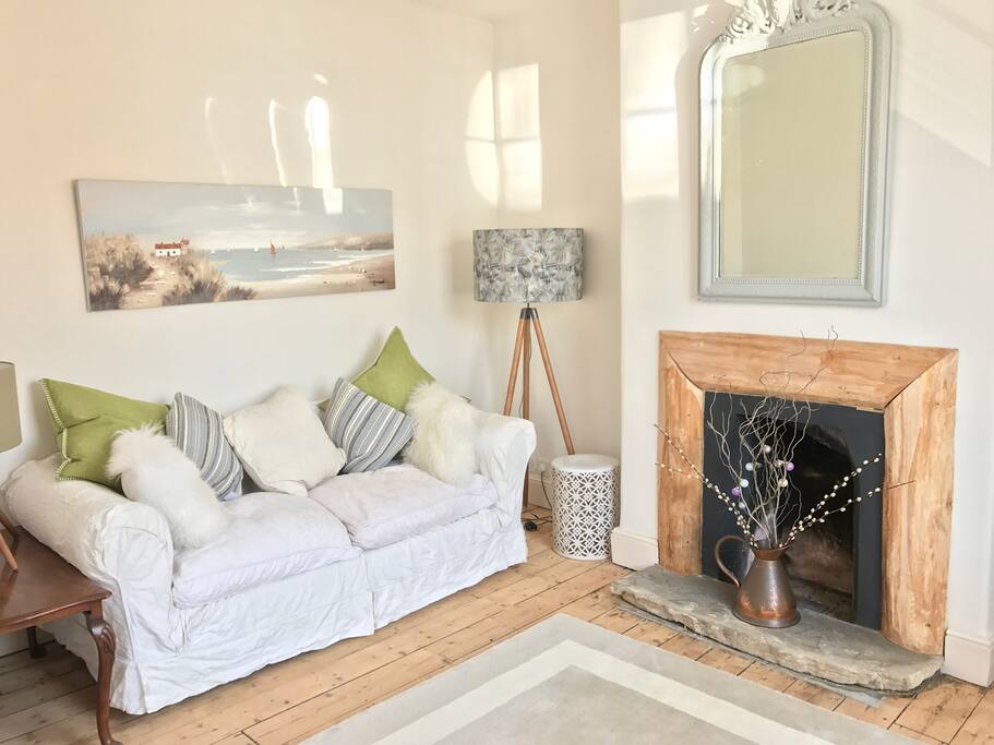 Living room (double sofa bed)