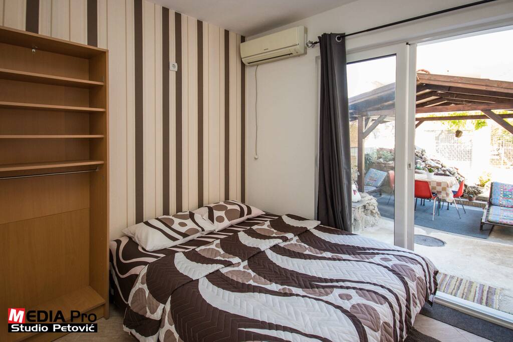 apartment 1 , ground floor , bed+sofa , great for 3 people