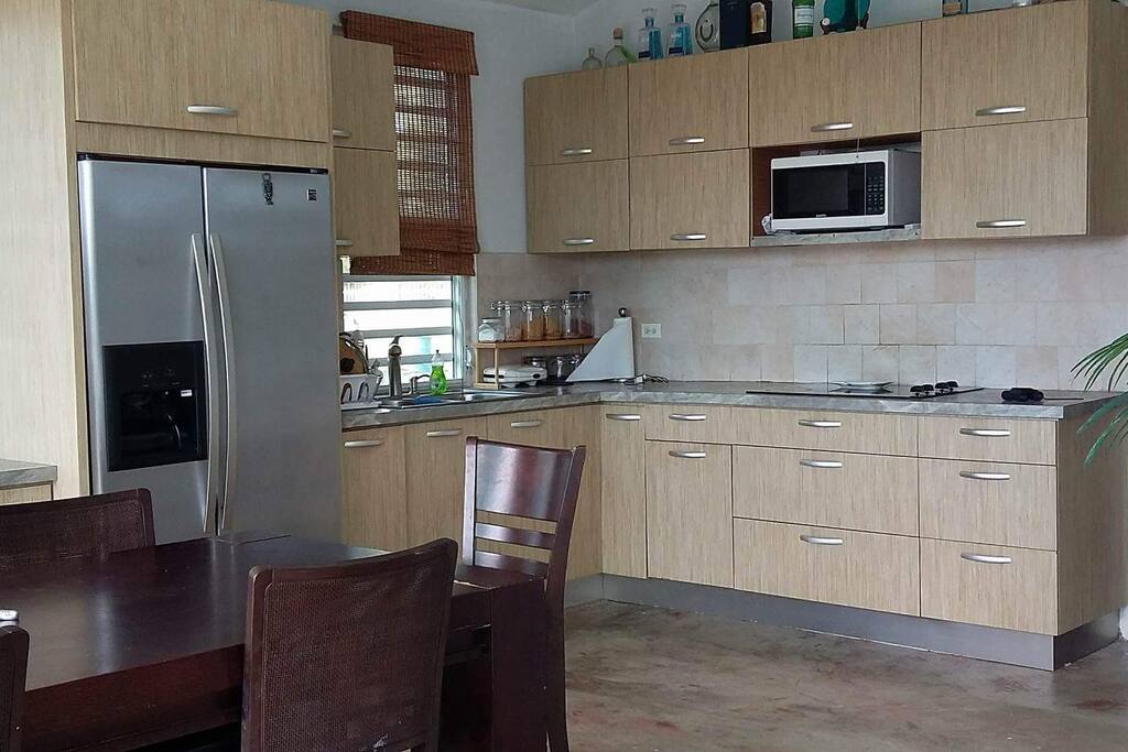 COCINA AMPLIA,CON AIRE ACONDICIONAD,TOSTADORA