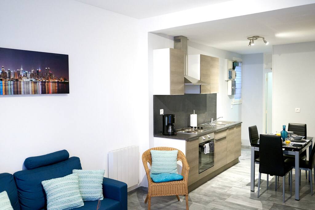 « Logement au top et irréprochable! Il ne manque rien, très propre, agréable et cosy! Belle deco, un accueil chaleureux et une très grande disponibilité de la part de la propriétaire
Nous ne manquerons pas d’y revenir » Delphine