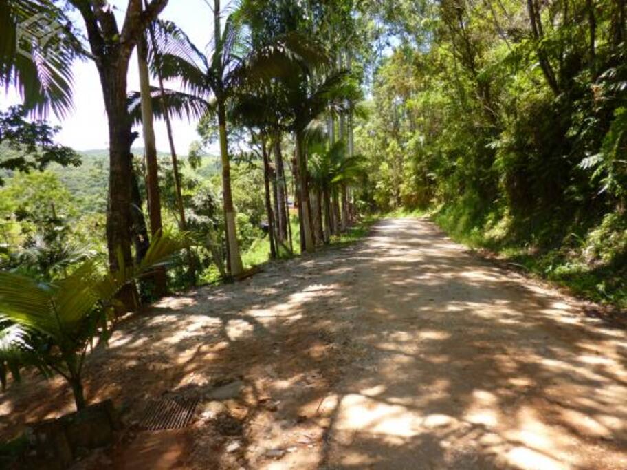 Entrada para o terreno.