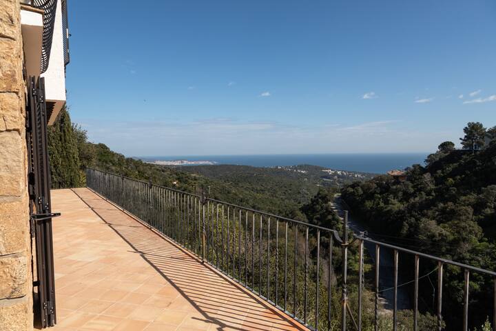 Rustic villa in Mas Nou for 8 guests gallery image 4