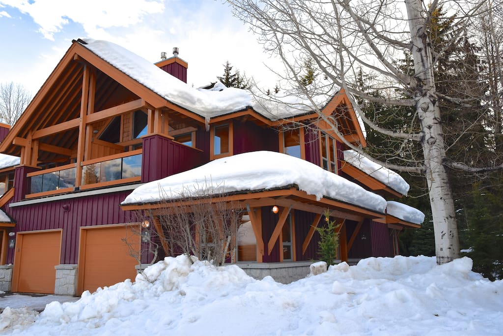 Private entrance and garage