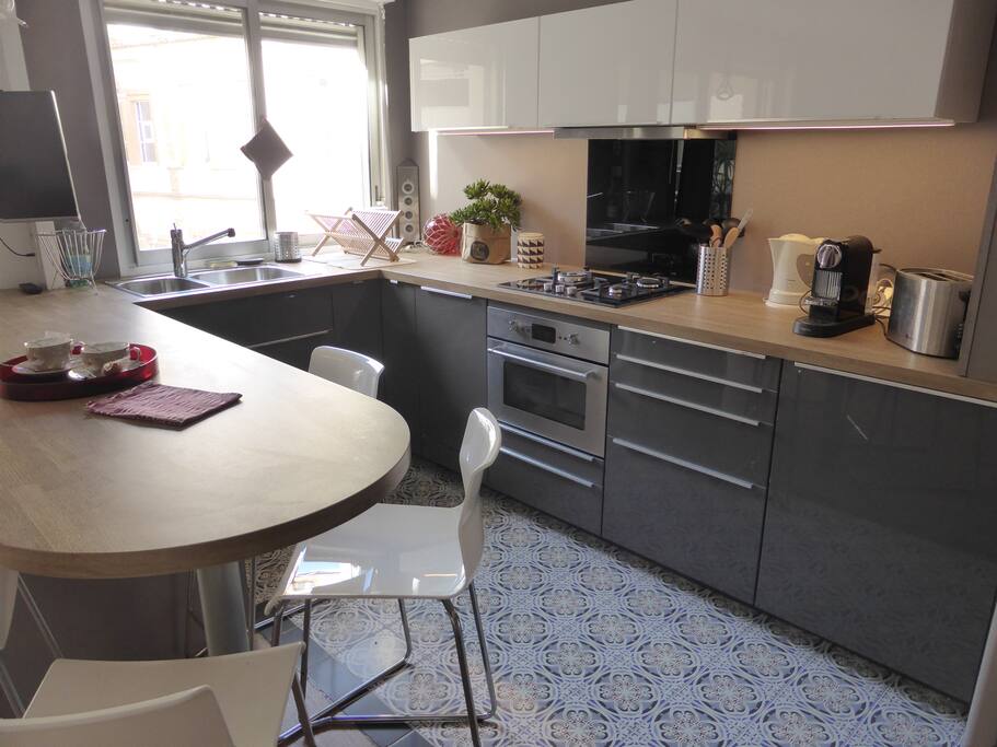 Cuisine-Bar complètement équipée pour 4.