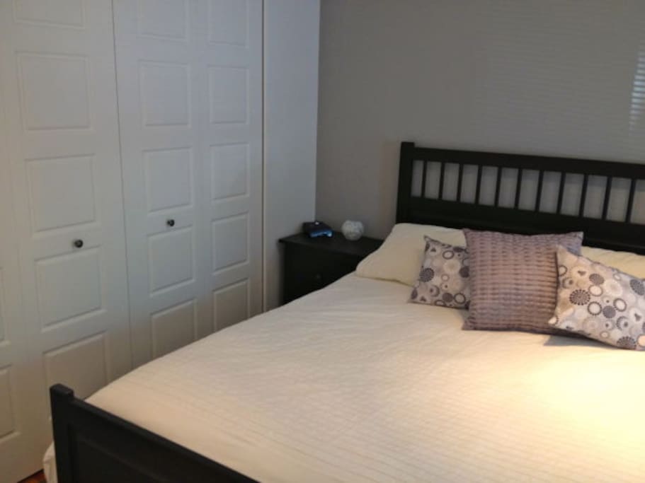Master bedroom - Queen size bed