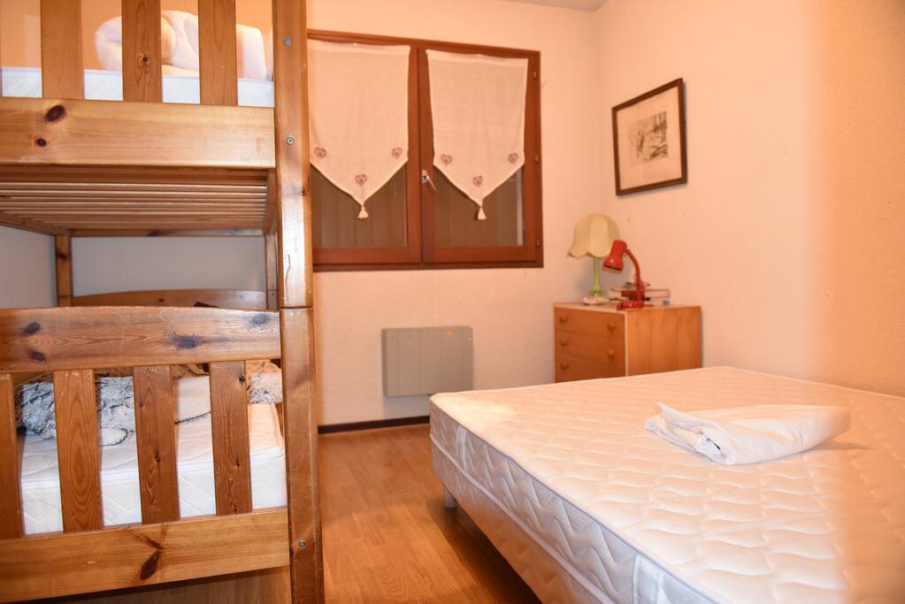 Chambre - 2 lits 1 place - 1 lit 2 places