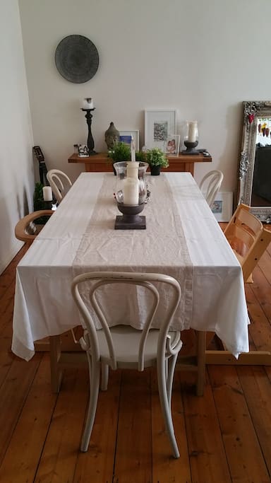 Seating for 6 at the dining table with 2 high chairs available if needed.