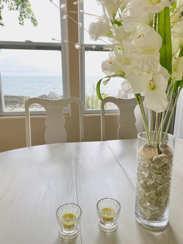 Lake Life Cottage Cottages for Rent in Amherstburg, Ontario, Canada