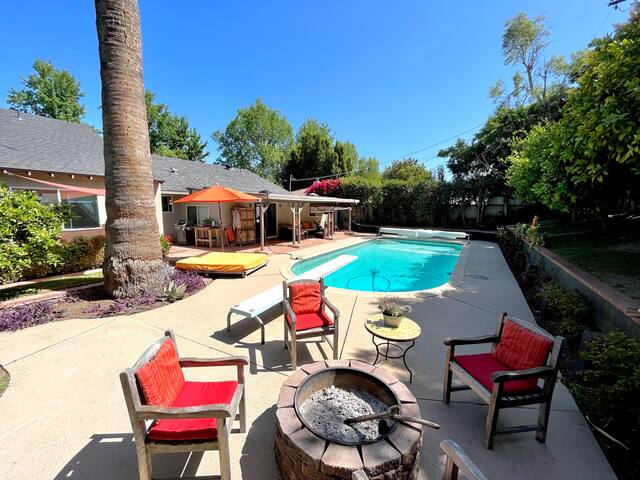 Mid Century Modern w/ pool & large kitchen in LA gallery image 5