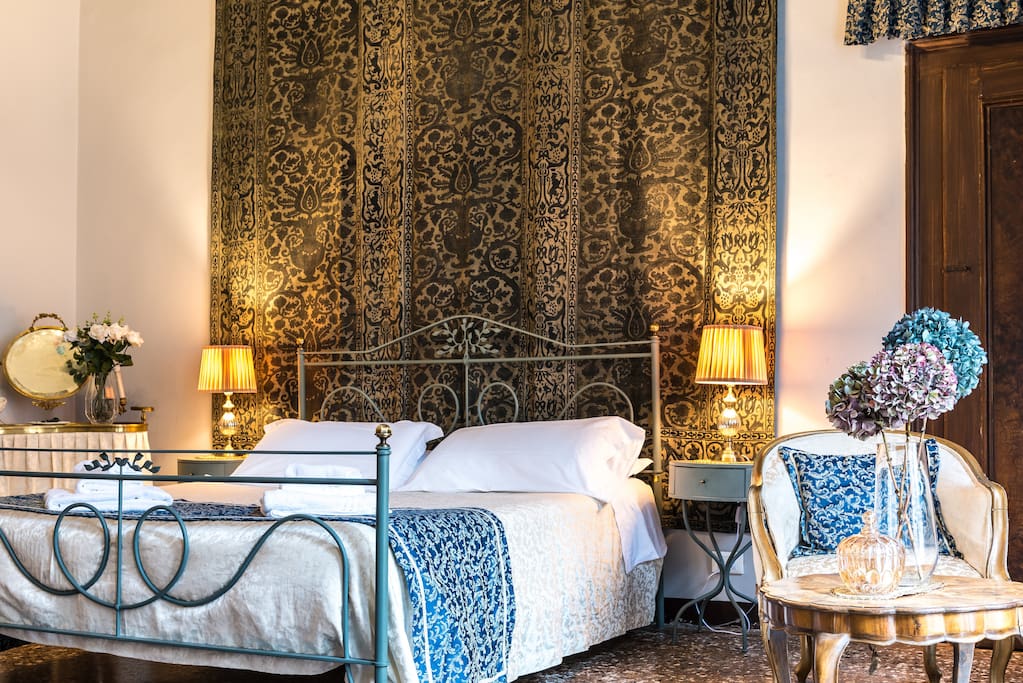 Camera con letto matrimoniale
