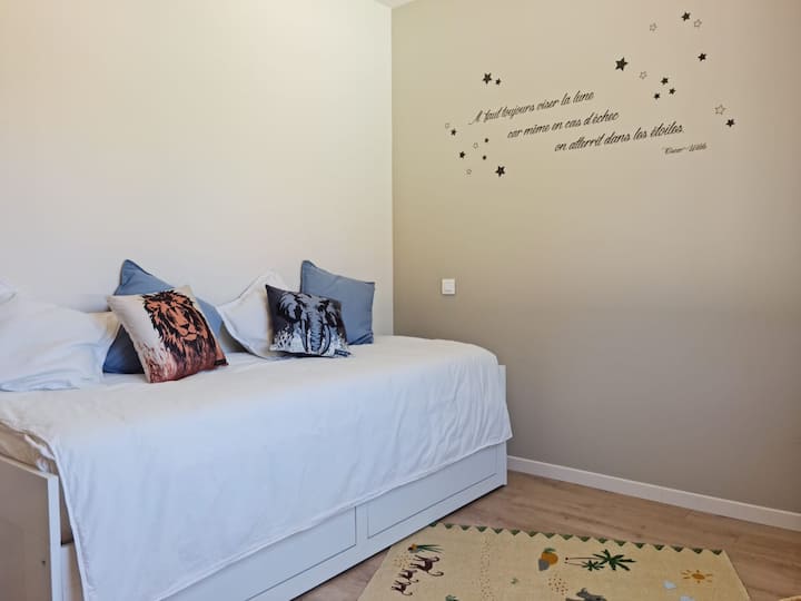 غرفة النوم 3 (سريران مفردان أو سرير بحجم وسط)