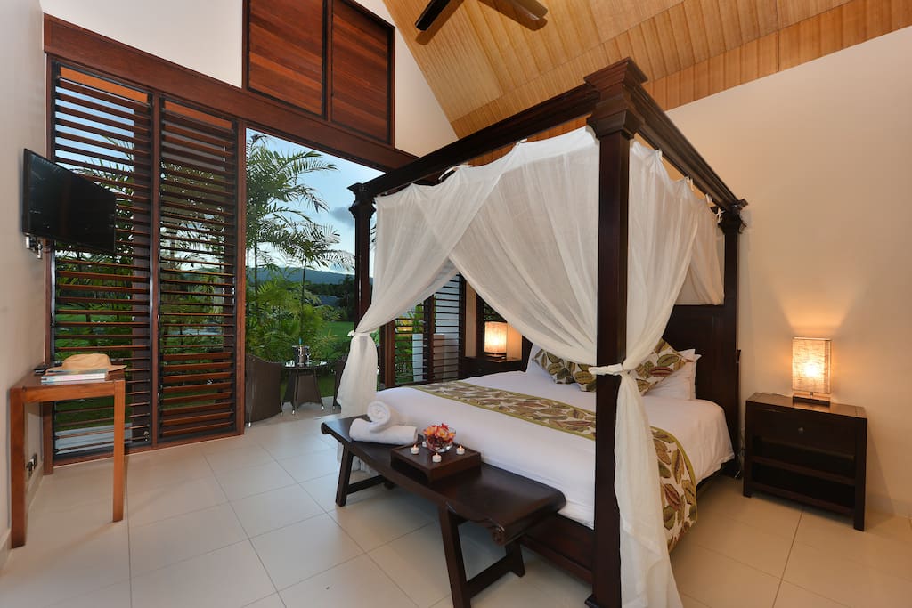 Master Suite with 4 Poster King Bed