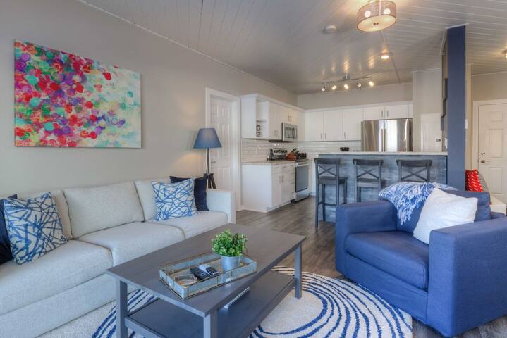 Beautiful Home Luxury Amenities Wifi Hot Tub &More