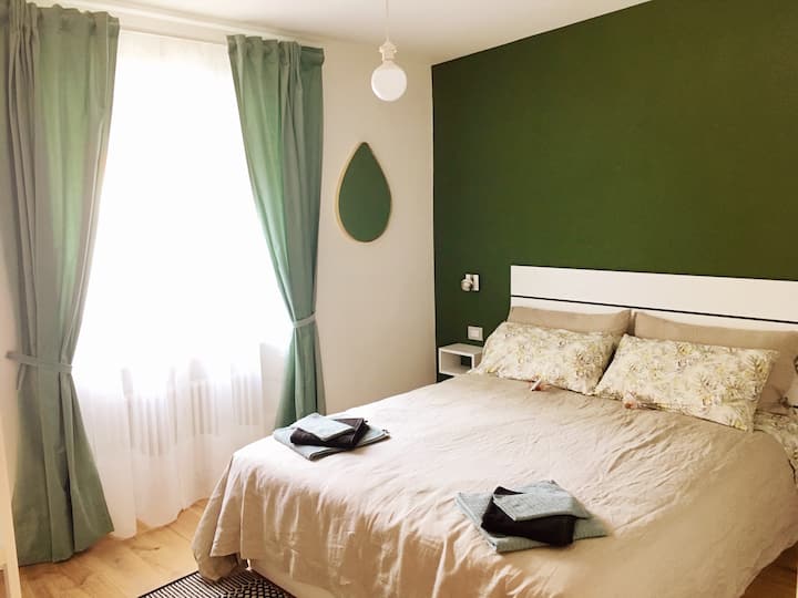 双人卧室配有160x200厘米的床。