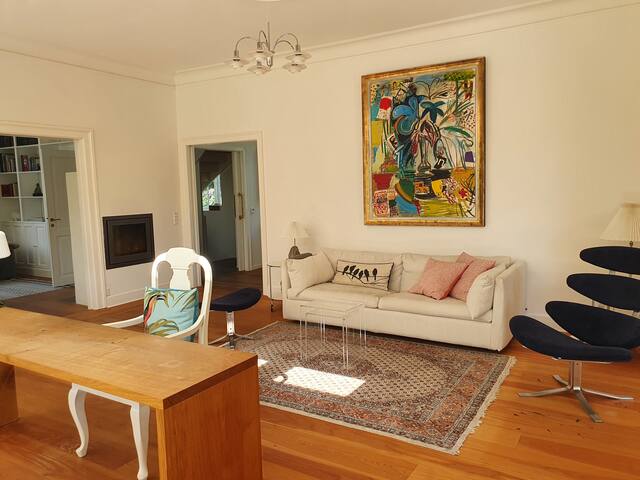 Fantastic villa with huge garden in quiet area gallery image 2