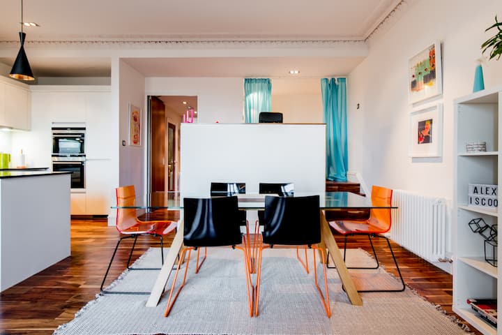 Vibrant Flat with Fantastic Views by the Royal Mile
