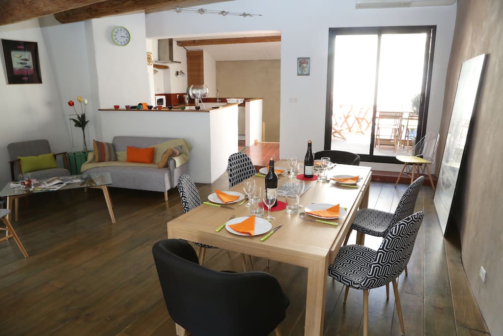 Salon, salle à manger et terrasse