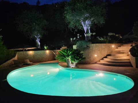 Beautiful neo-provençal architectural villa