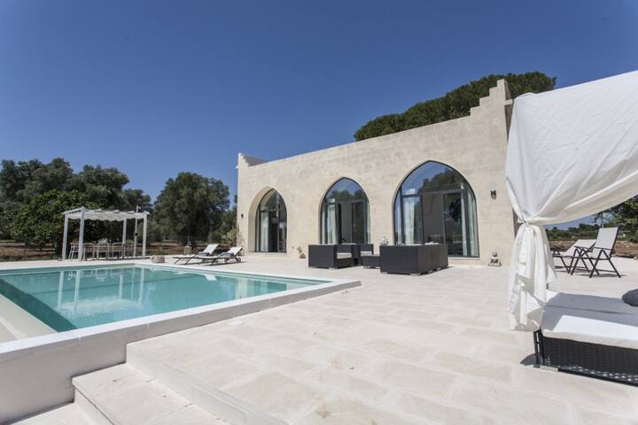 Luxurious “Mini Castle” with Pool gallery image 3