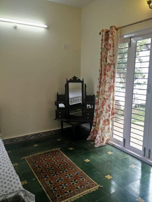 The quaint room that opens into a big green lawn