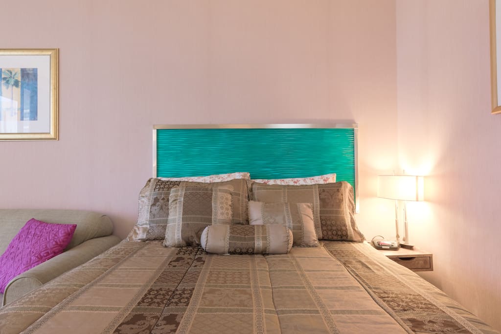 Queen size bed.