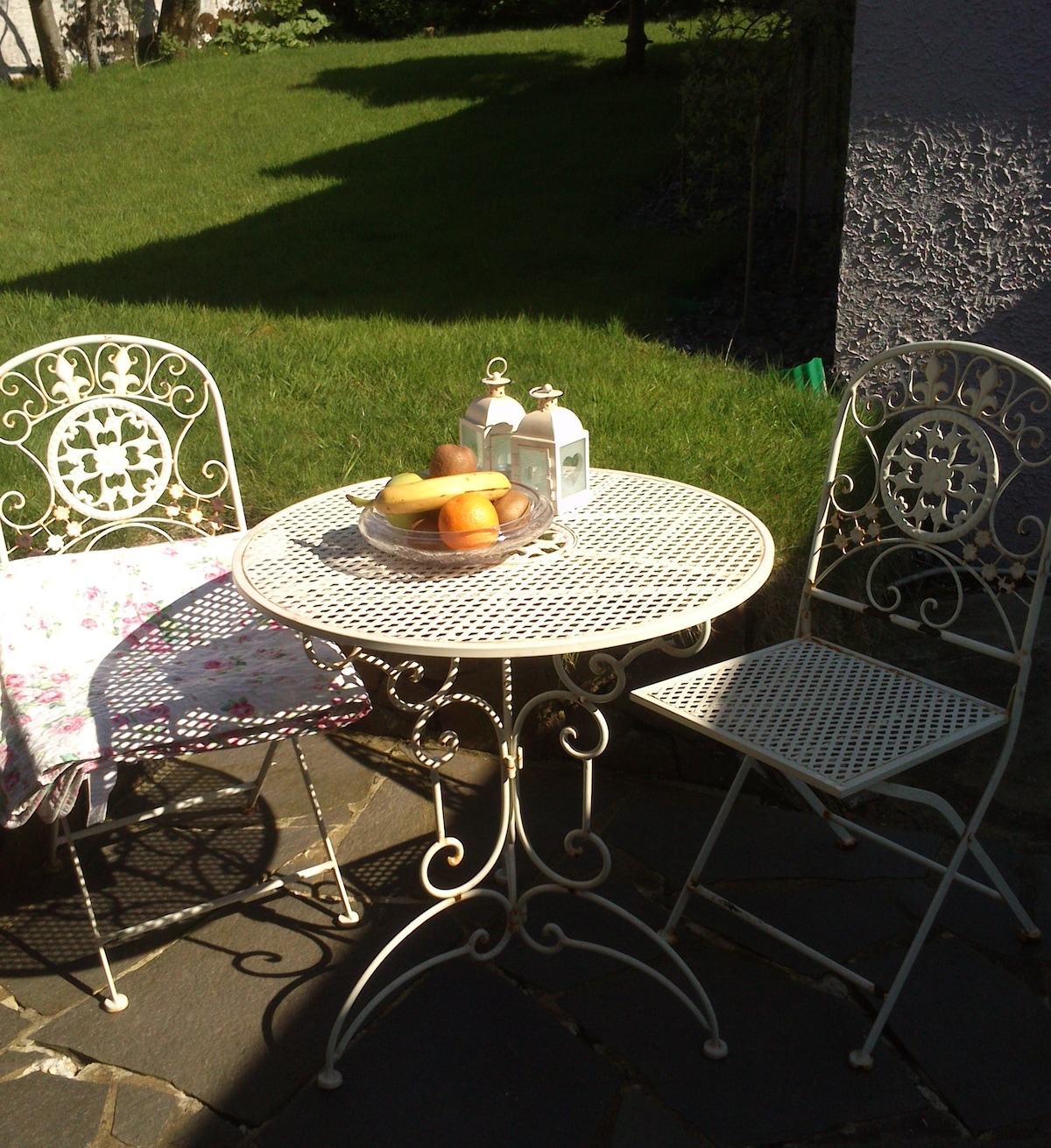 Garden at visitHOMES – The little corner single room in Leirvík