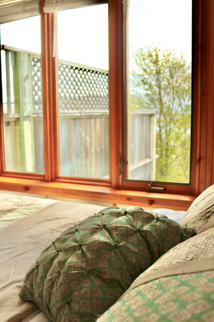 דמיינו שאתם מתעוררים ויוצאים לנוף הפטיו הזה. רק לנשום וליהנות :) 