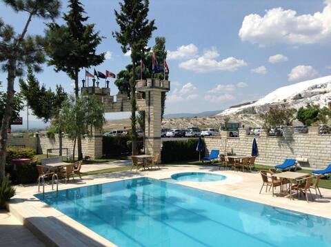 HOTEL HAL-TUR Quadrouple Room / Pamukkale View