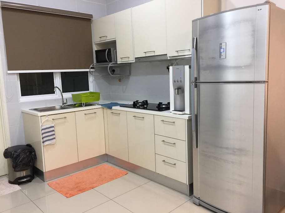 Kitchen with cooking hob/hood, refrigerator & Coway water filter