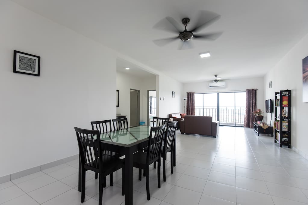 Spacious Dining Area