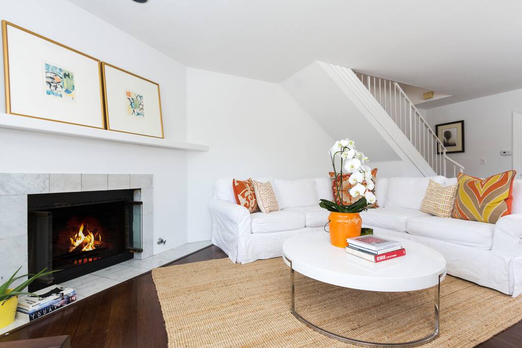 Enjoy fireside coffee, cocktails, books or magazines.