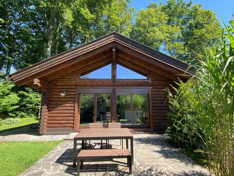 Hut am Wald. 
Salzkammergut