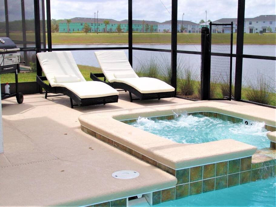 PRIVATE POOL WITH SPA