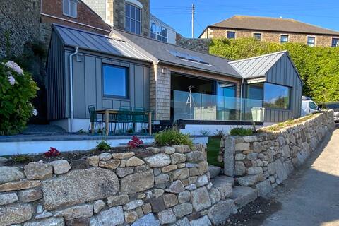 Chymaen - Magnificent coastal home with Sea Views